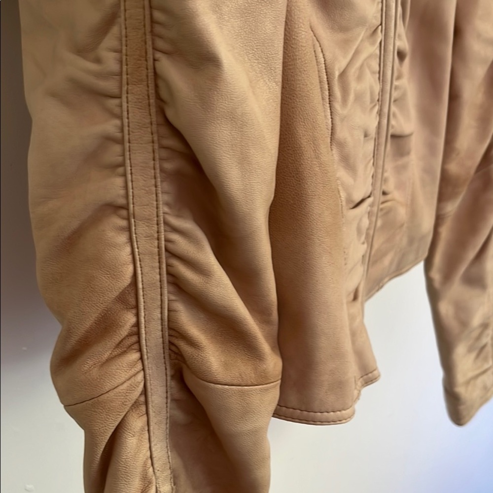 Cropped Leather Jacket - Picture 4 of 9